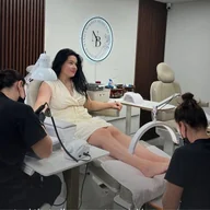 Same time in 4 hands: at Nail Boss Studio